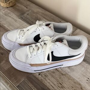 Nike White & Black Sneakers